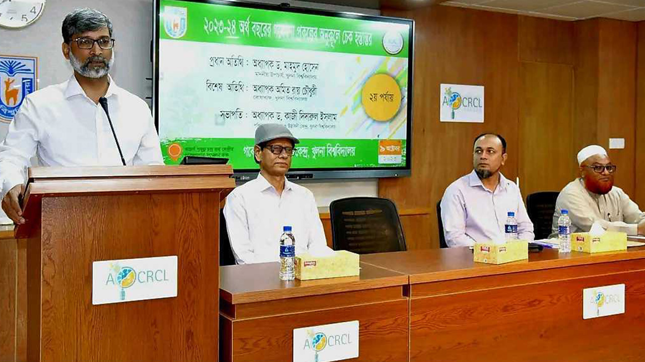 বক্তব্য রাখছেন খুবি উপাচার্য প্রফেসর ড. মাহমুদ হোসেন। ছবি : কালবেলা