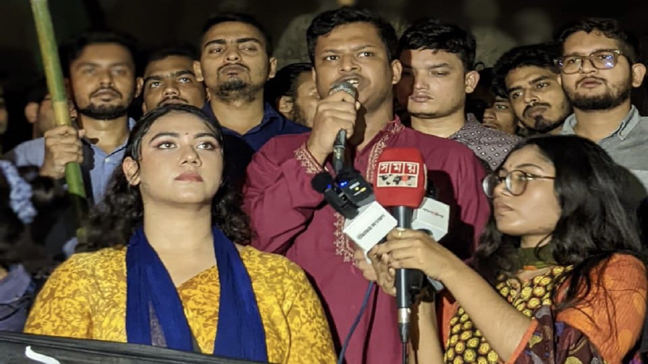 ঢাকা বিশ্ববিদ্যালয় ছাত্রলীগের প্রতিবাদ সমাবেশ। ছবি : কালবেলা