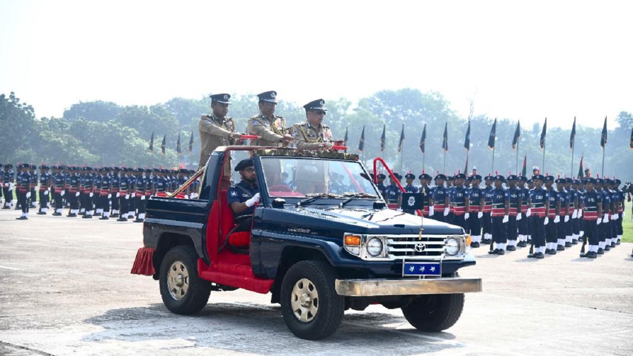 লোভ লালসার ঊর্ধ্বে থেকে দেশপ্রেমের মহান ব্রতে দায়িত্ব পালনের জন্য নতুন ক্যাডেট সাব-ইন্সপেক্টরদের প্রতি আহ্বান জানিয়েছেন আইজিপি। ছবি : কালবেলা