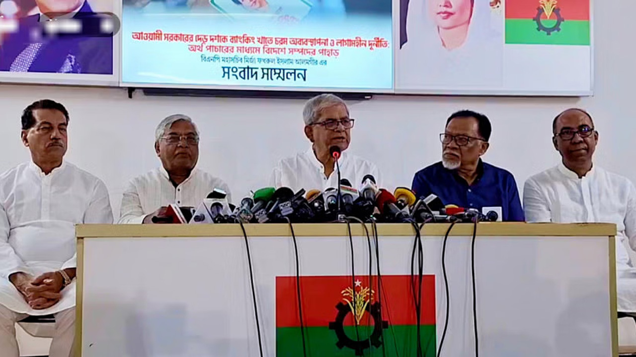 সংবাদ সম্মেলনে মির্জা ফখরুল ইসলাম আলমগীর। ছবি : কালবেলা