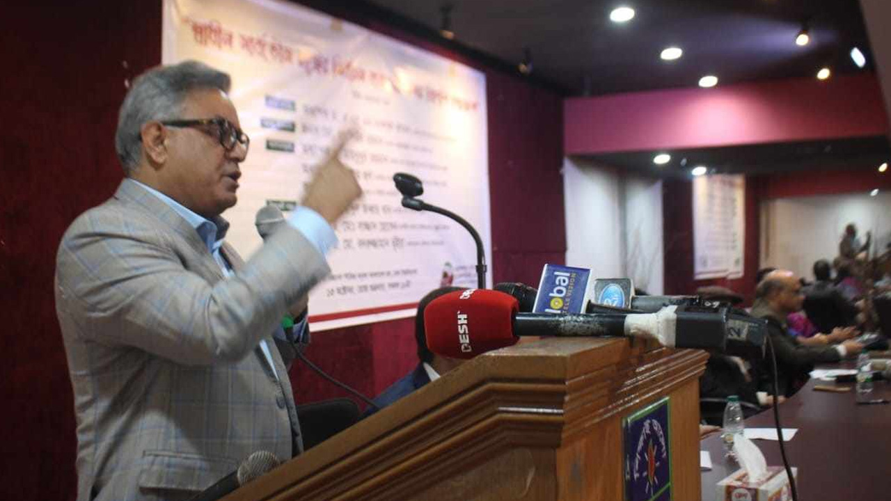 ঢাকা বিশ্ববিদ্যালয়ের ব্যবসা শিক্ষা অনুষদ কনফারেন্স হলে অধ্যাপক ড. এ এস এম মাকসুদ কামাল। ছবি : কালবেলা