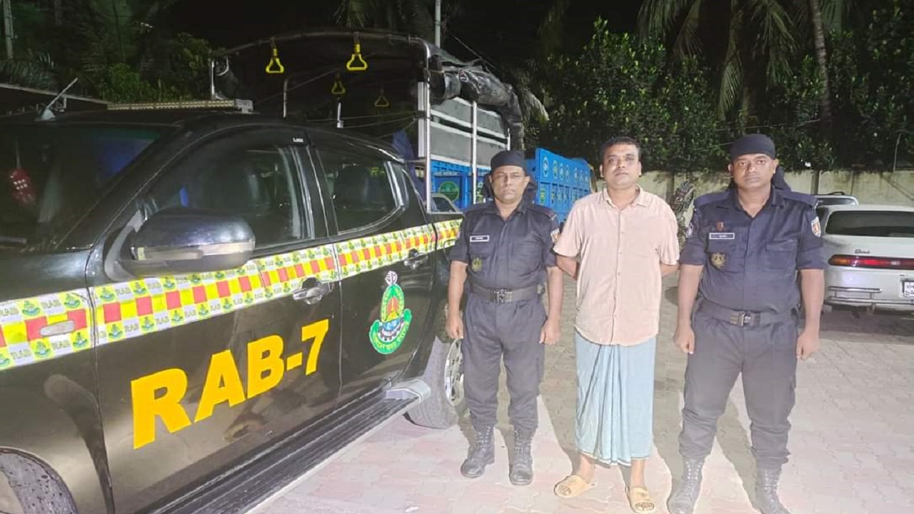 ধর্ষণ মামলা সাজাপ্রাপ্ত পলাতক আসামি আমিরুল ইসলাম রাসেল। ছবি : কালবেলা