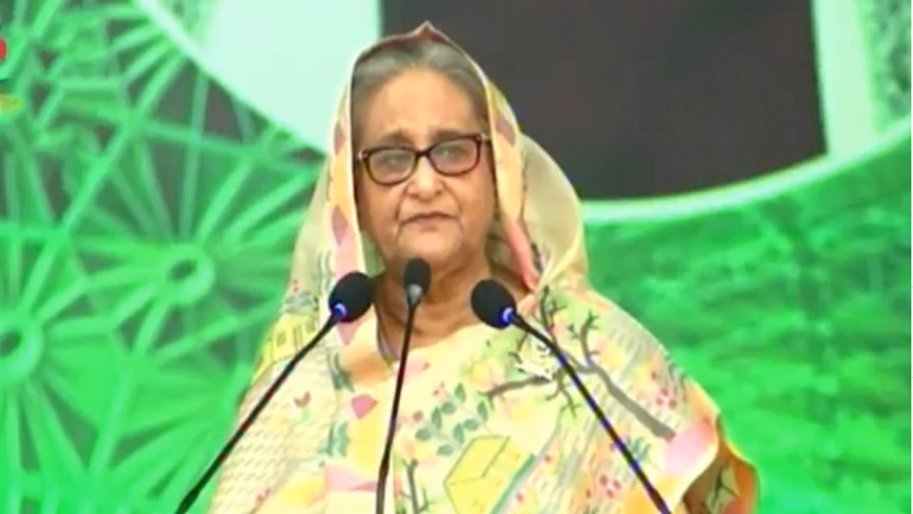 রাজধানীর কাওলায় জনসমাবেশে কথা বলছেন প্রধানমন্ত্রী শেখ হাসিনা। ছবি : সংগৃহীত