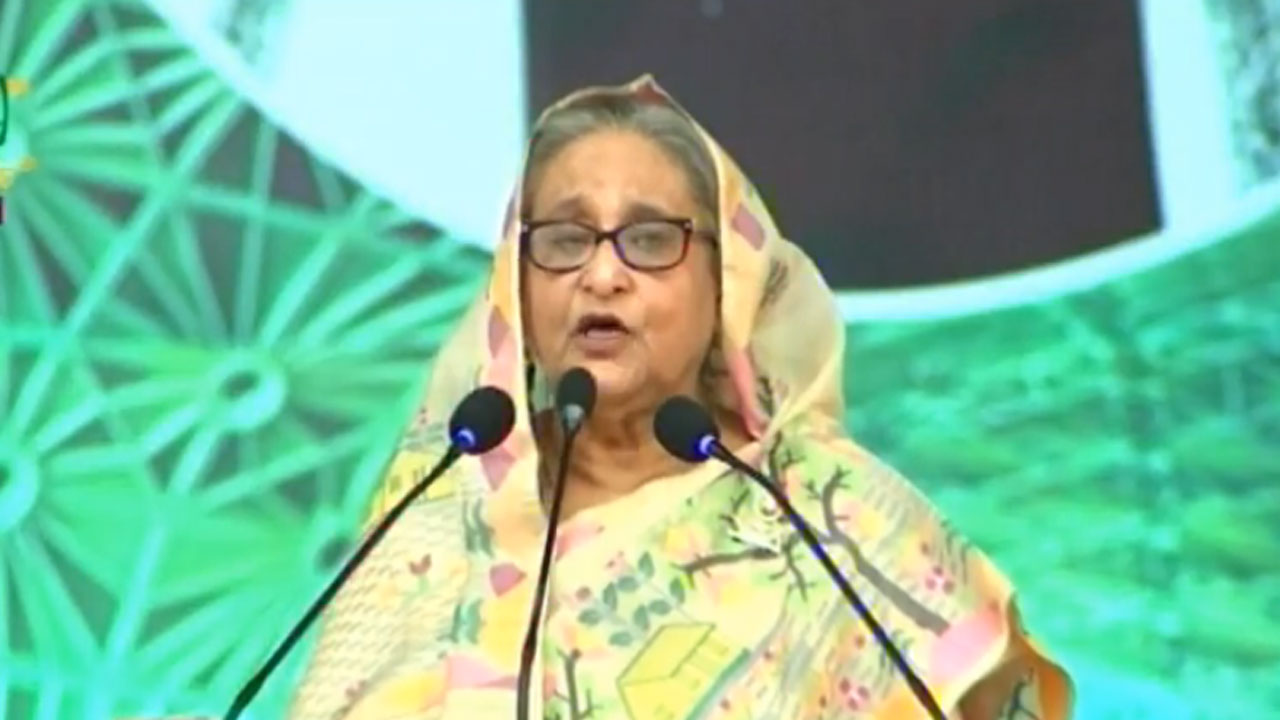 রাজধানীর কাওলা মাঠে জনসমাবেশে কথা বলছেন প্রধানমন্ত্রী শেখ হাসিনা। ছবি : সংগৃহীত