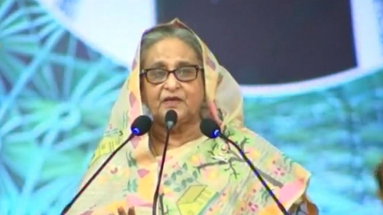 রাজধানীর কাওলায় জনসমাবেশে কথা বলছেন প্রধানমন্ত্রী শেখ হাসিনা। ছবি : সংগৃহীত