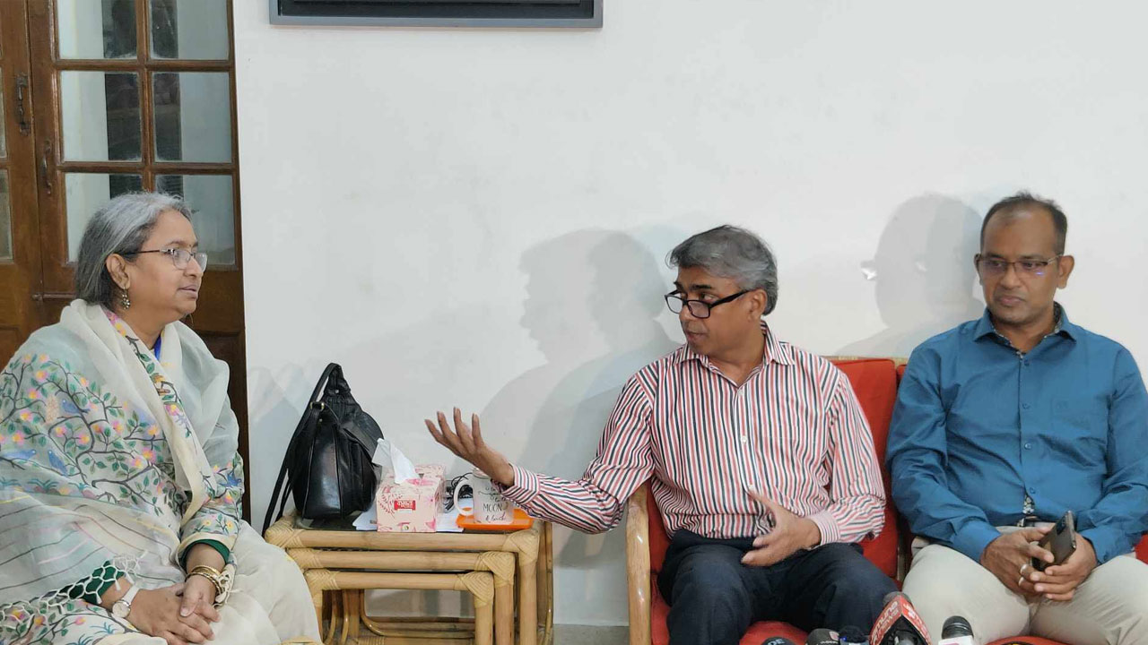 শিক্ষা ক্যাডারের কর্মকর্তারা শিক্ষামন্ত্রীর সঙ্গে বৈঠক করেন। ছবি : কালবেলা