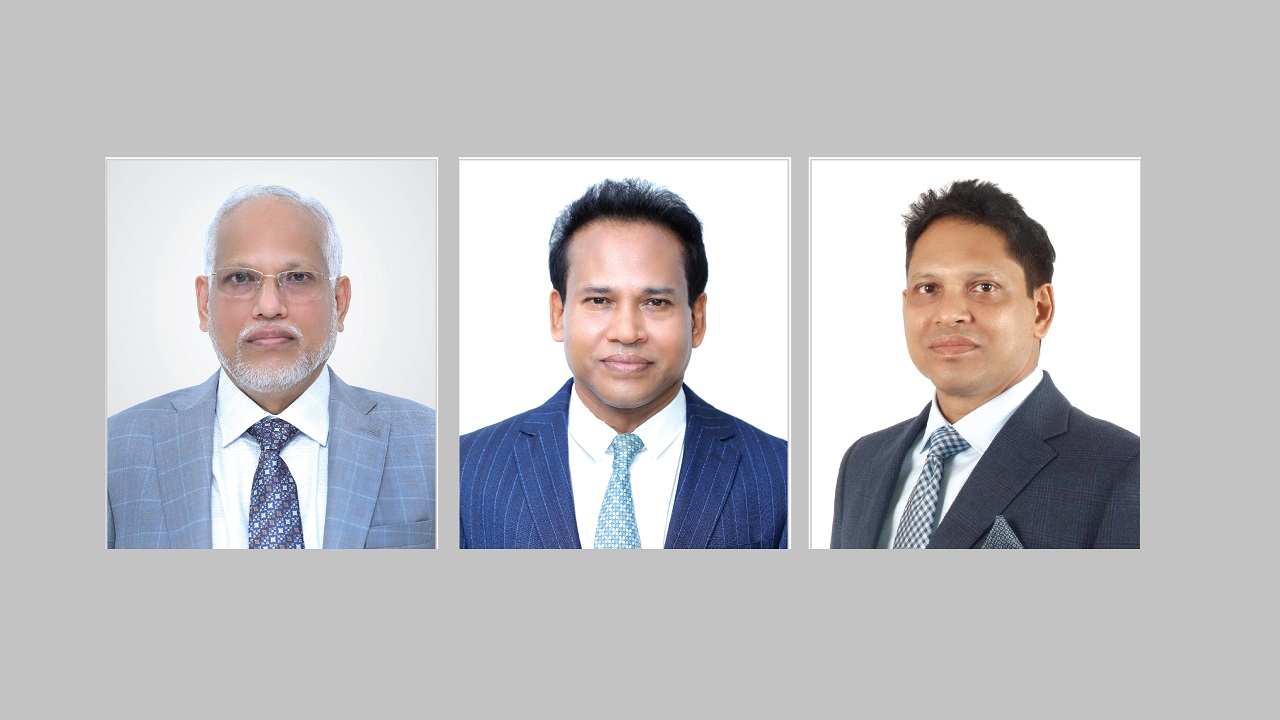 ওয়ালটনের চেয়ারম্যান এস এম শামসুল আলম, ভাইস-চেয়ারম্যান এস এম আশরাফুল আলম ও ম্যানেজিং ডিরেক্টর এস এম মাহবুবুল আলম (বা থেকে ডানে)। ছবি : সংগৃহীত