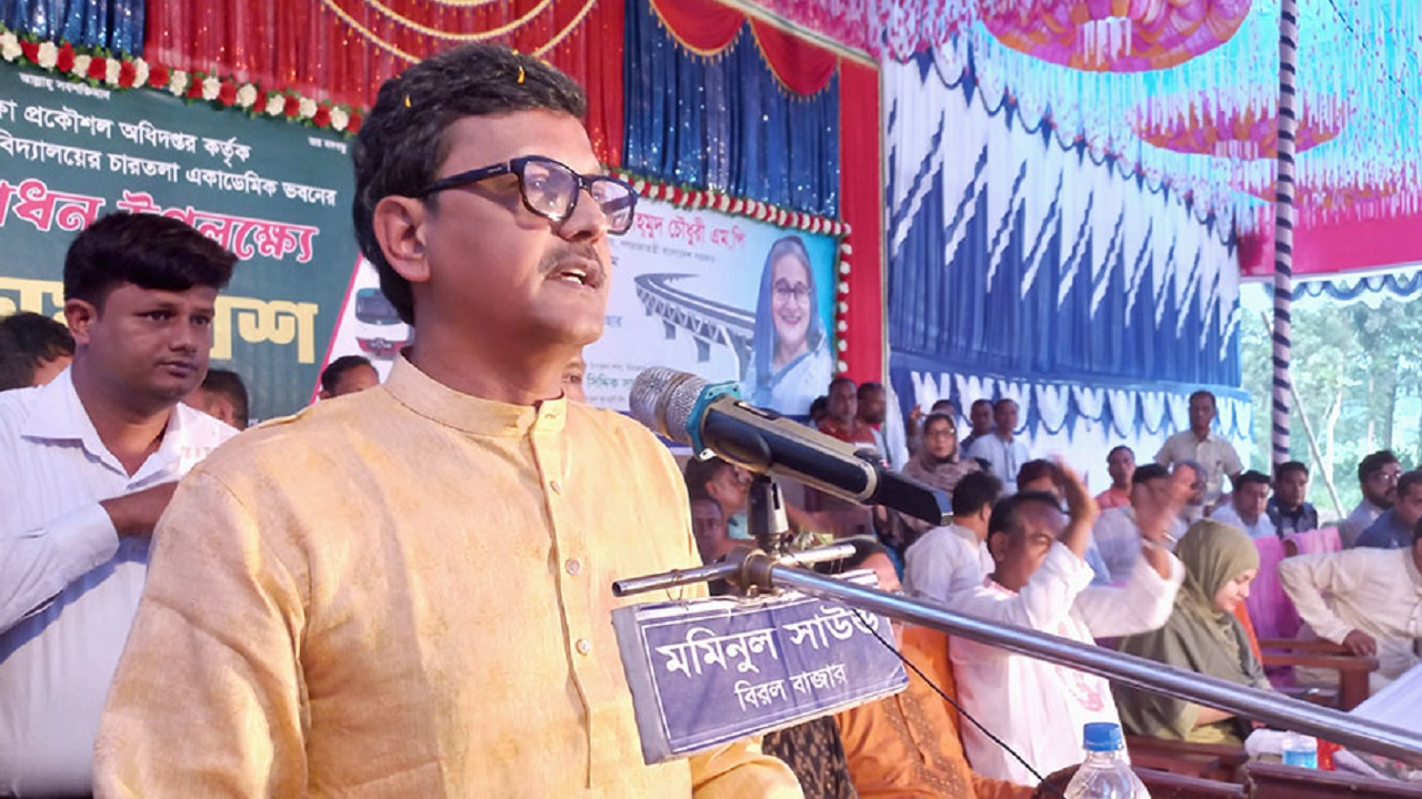 দিনাজপুরের বিরলে সুধী সমাবেশে বক্তব্য দিচ্ছেন নৌপরিবহন প্রতিমন্ত্রী খালিদ মাহমুদ চৌধুরী। ছবি : সংগৃহীত