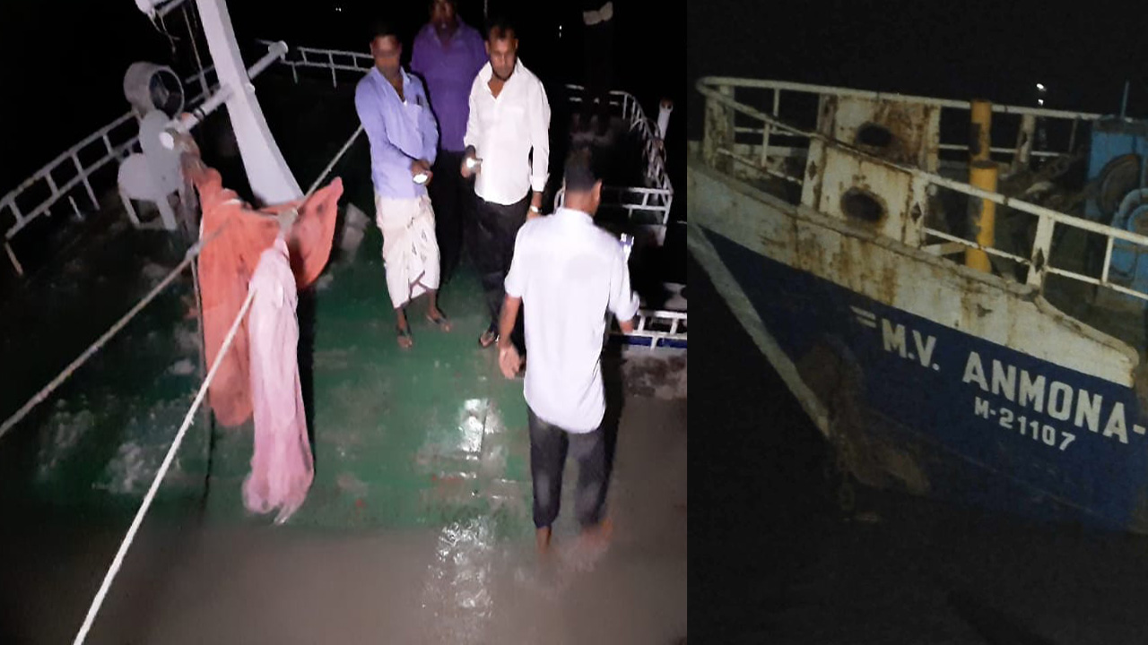 মোংলায় জাহাজডুবি। ছবি : কালবেলা