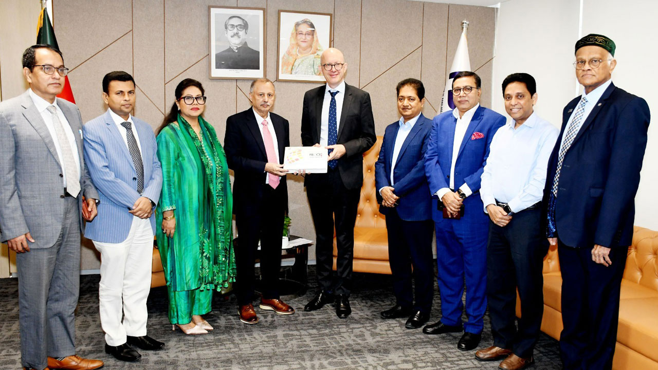 বাংলাদেশ ও ইউরোপীয় ইউনিয়নের মধ্যে দ্বিপাক্ষিক বাণিজ্য জোরদারে নিজেদের আগ্রহের প্রকাশ করে নেতৃবৃন্দ। ছবি : সংগৃহীত