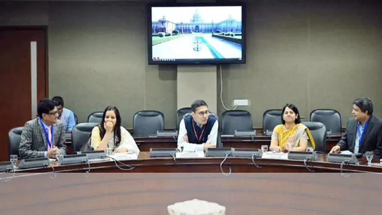 দিল্লিতে সফররত বাংলাদেশের সাংবাদিক প্রতিনিধি দলের সঙ্গে ভারতের পররাষ্ট্র মন্ত্রণালয়ের কর্মকর্তাদের মতবিনিময় সভা অনুষ্ঠিত। ছবি : সংগৃহীত