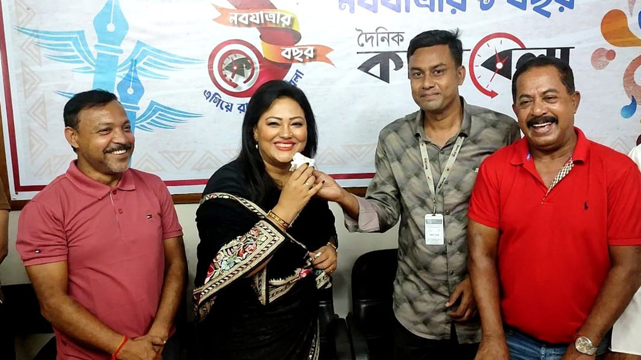 মানিকগঞ্জ প্রেসক্লাব মিলনায়তনে কালবেলার প্রতিষ্ঠাবার্ষিকী উদযাপন। ছবি : কালবেলা