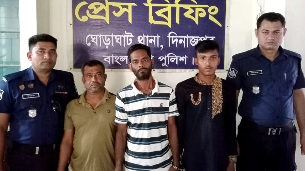 ঘোড়াঘাটে নাশকতার মামলায় গ্রেপ্তার তিনজন। ছবি : কালবেলা