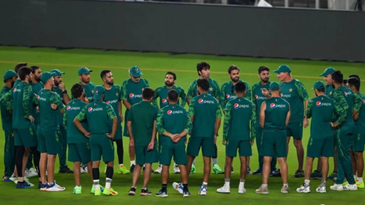 জ্বর হানা দিয়েছে পাকিস্তান শিবিরে। ছবি: সংগৃহীত