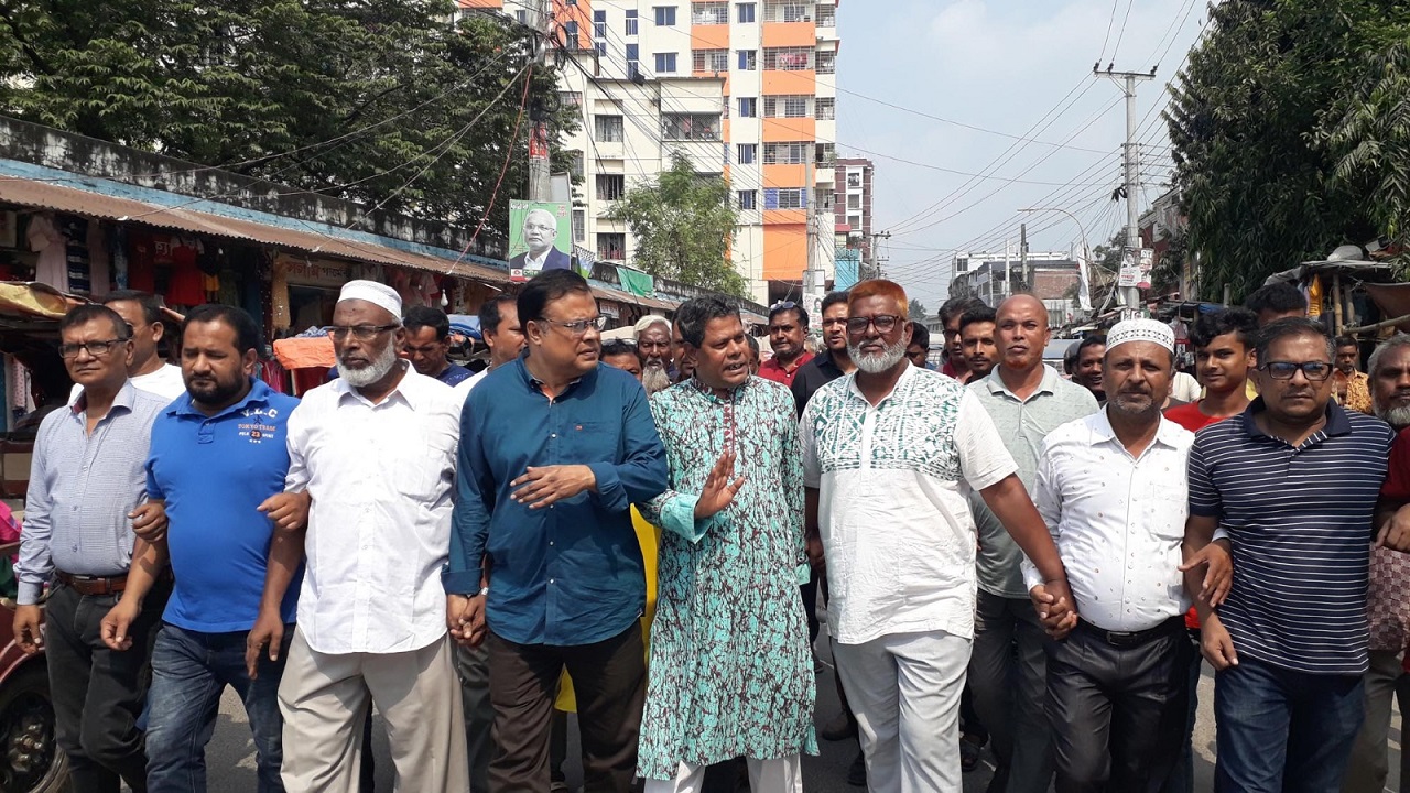 আদালতে আত্মসমর্পণকালে মেয়র সৈয়দ জাহাঙ্গীর আলম। ছবি : কালবেলা
