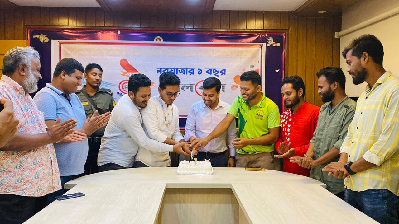 শরীয়তপুর জাজিরায় বৃক্ষরোপণসহ নানা আয়োজনে কালবেলার প্রতিষ্ঠাবার্ষিকী উদযাপন। ছবি : কালবেলা