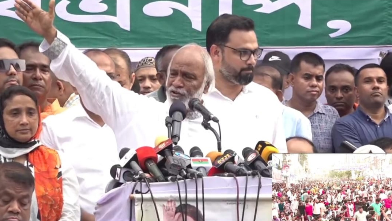 বিএনপির জনসমাবেশে বক্তব্য দেন বিএনপির স্থায়ী কমিটির সদস্য ড. আব্দুল মঈন খান। ছবি : কালবেলা