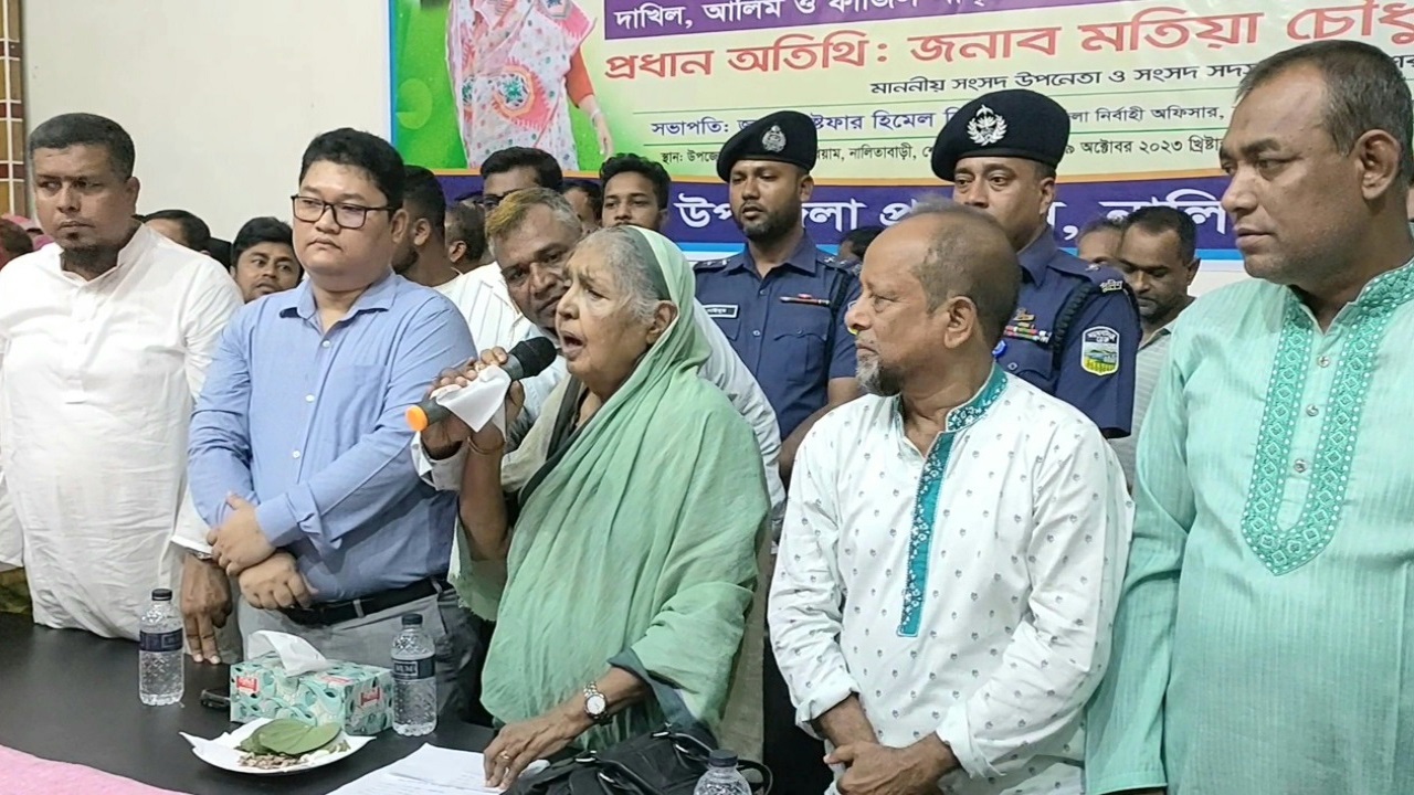 শেরপুরের নালিতাবাড়িতে মুজিব শতবর্ষ মঞ্চে বক্তব্য দিচ্ছেন বেগম মতিয়া চৌধুরী। ছবি : কালবেলা