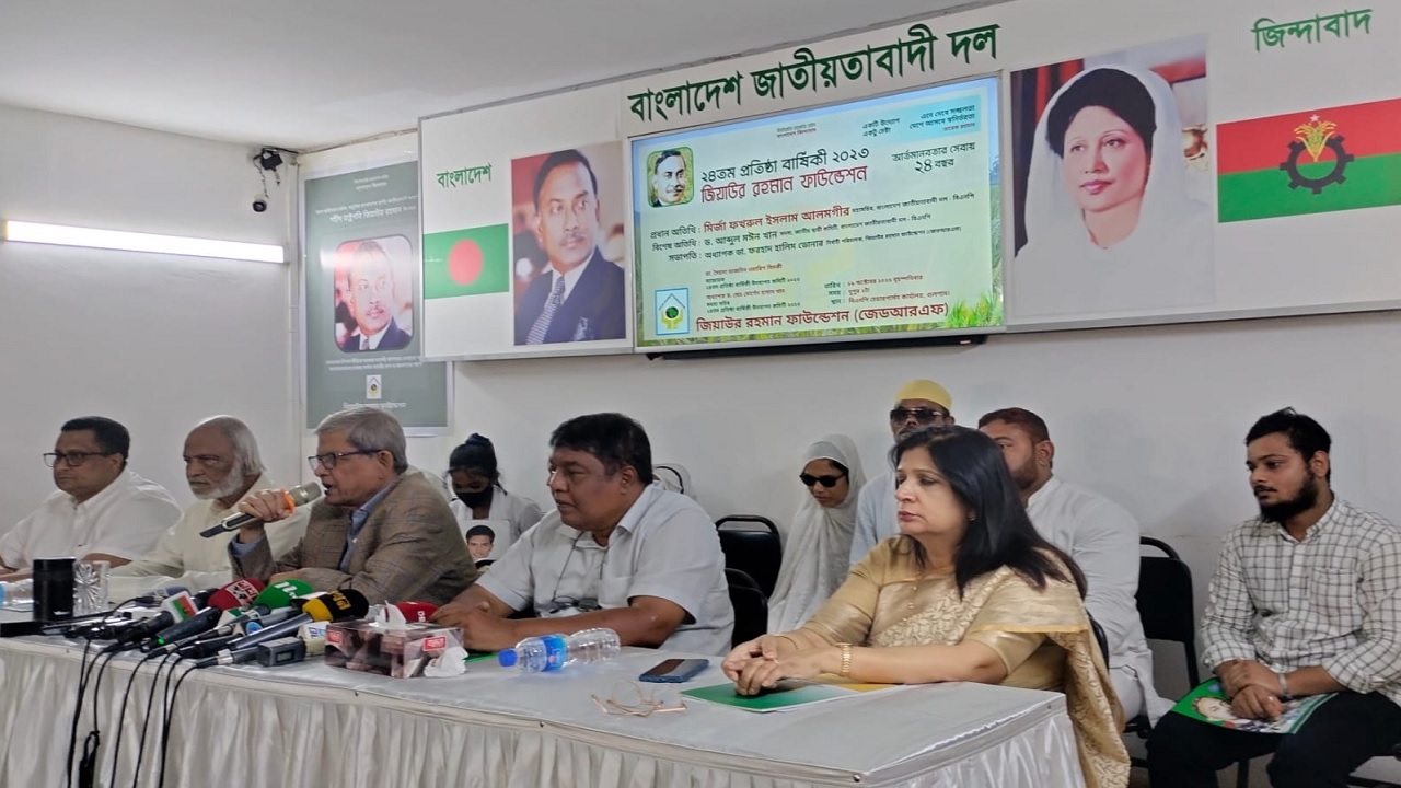 বিকেলে রাজধানীর গুলশানে এক অনুষ্ঠানে কথা বলছেন মির্জা ফখরুল ইসলাম আলমগীর। ছবি : কালবেলা