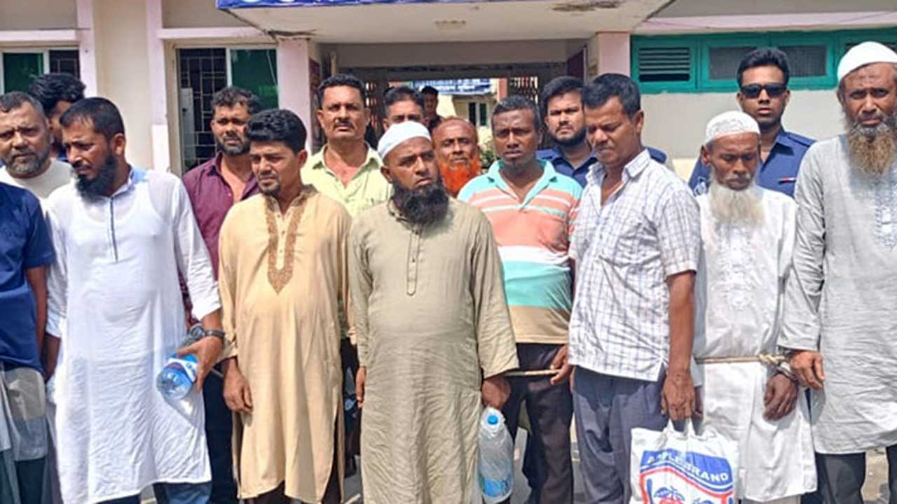 গ্রেপ্তারকৃত বিএনপি নেতাকর্মী। ছবি : সংগৃহীত