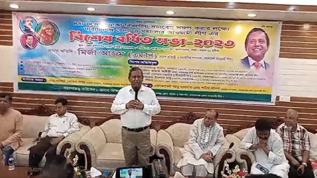 নারায়ণগঞ্জ জেলা ও মহানগর আওয়ামী লীগের বর্ধিত সভায় বক্তব্য দিচ্ছেন আ.লীগের প্রেসিডিয়াম সদস্য ও এমপি মির্জা আজম। ছবি : কালবেলা