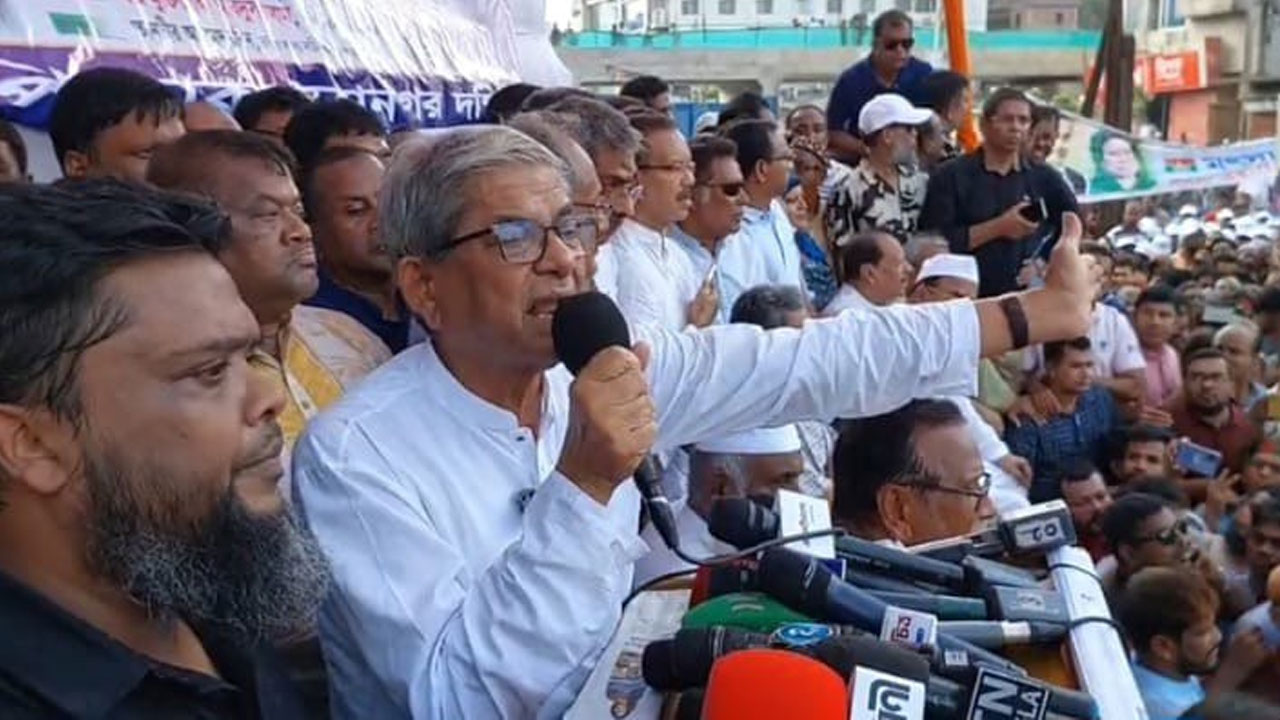 বক্তব্য দিচ্ছেন এনপি মহাসচিব মির্জা ফখরুল ইসলাম আলমগীর। পুরোনো ছবি