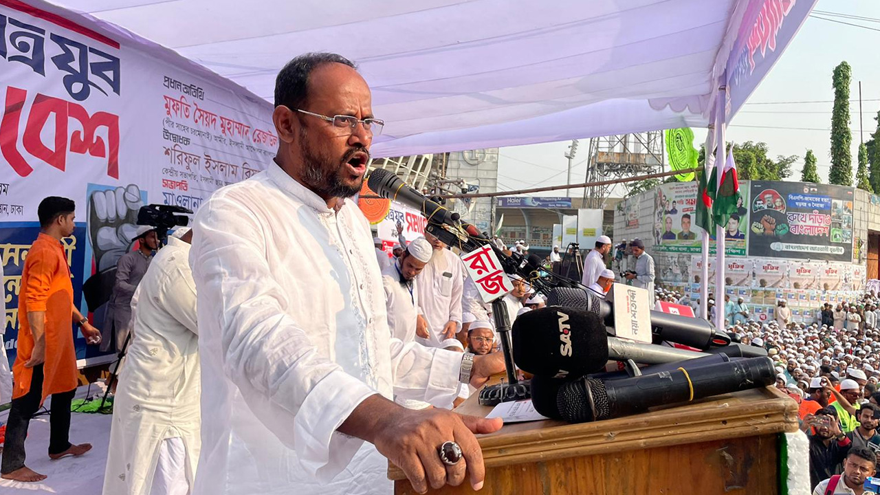 শুক্রবার রাজধানীর বায়তুল মোকাররম দক্ষিণ গেটে ইসলামী যুব ও ছাত্র আন্দোলনের সমাবেশে বক্তব্য দেন যুবদল সভাপতি সুলতান সালাউদ্দিন টুকু। ছবি : কালবেলা