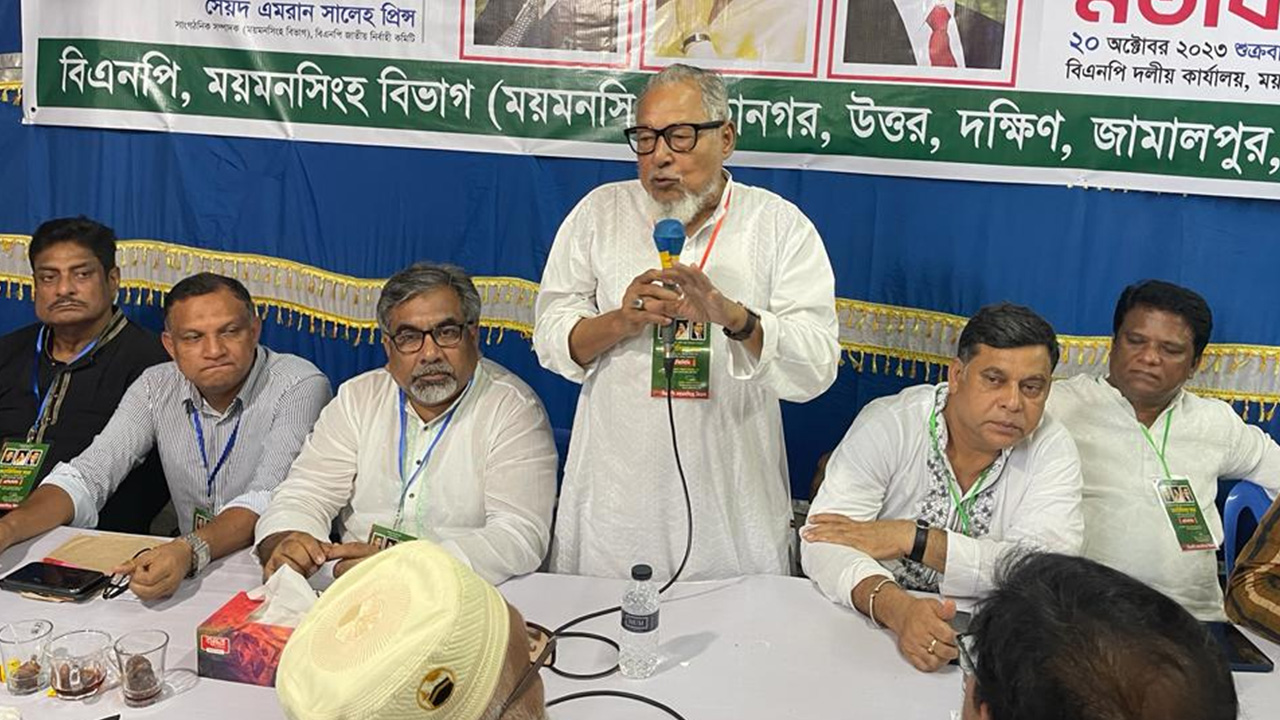 শুক্রবার ময়মনসিংহে মতবিনিময় সভায় বক্তব্য দেন বিএনপির স্থায়ী কমিটির সদস্য নজরুল ইসলাম খান। ছবি : কালবেলা