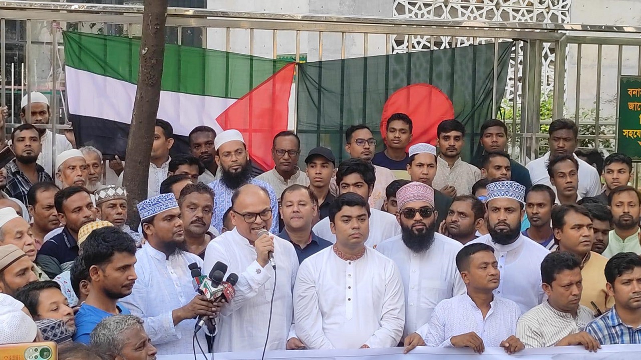 জাকের পার্টির নেতাকর্মীদের একাংশ। ছবি: কালবেলা।