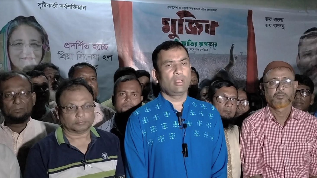 ‘মুজিব একটি জাতির রুপকার’ মুভিটি দেখার পর কথা বলছেন ময়মনসিংহের গৌরীপুর উপজেলা আওয়ামী লীগের সাধারণ সম্পাদক সোমনাথ সাহা।