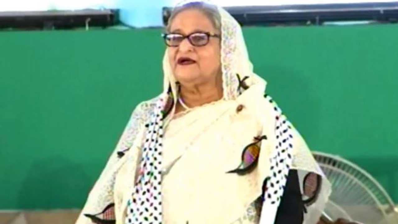 সোহরাওয়ার্দীতে আইনজীবীদের মহাসমাবেশে প্রধানমন্ত্রী শেখ হাসিনা। ছবি : সংগৃহীত