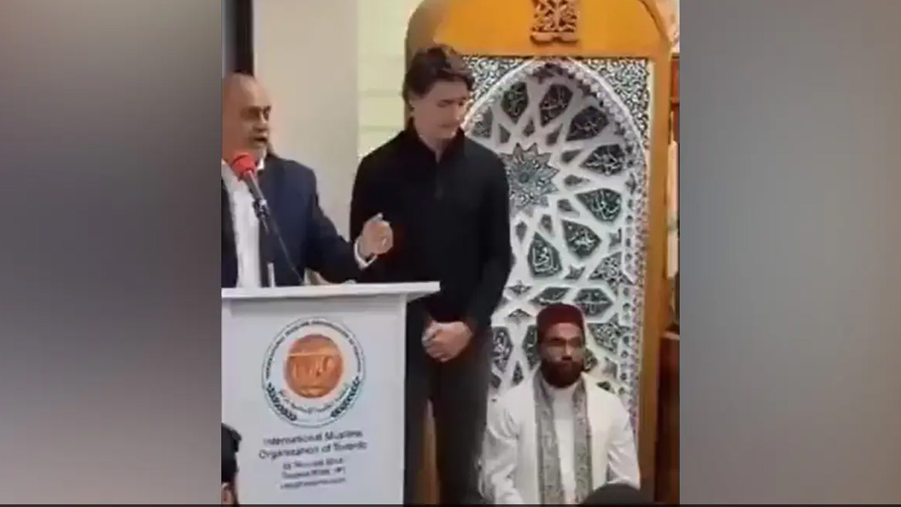 মসজিদে কানাডার প্রধানমন্ত্রী জাস্টিন ট্রুডো। ছবি : এক্স