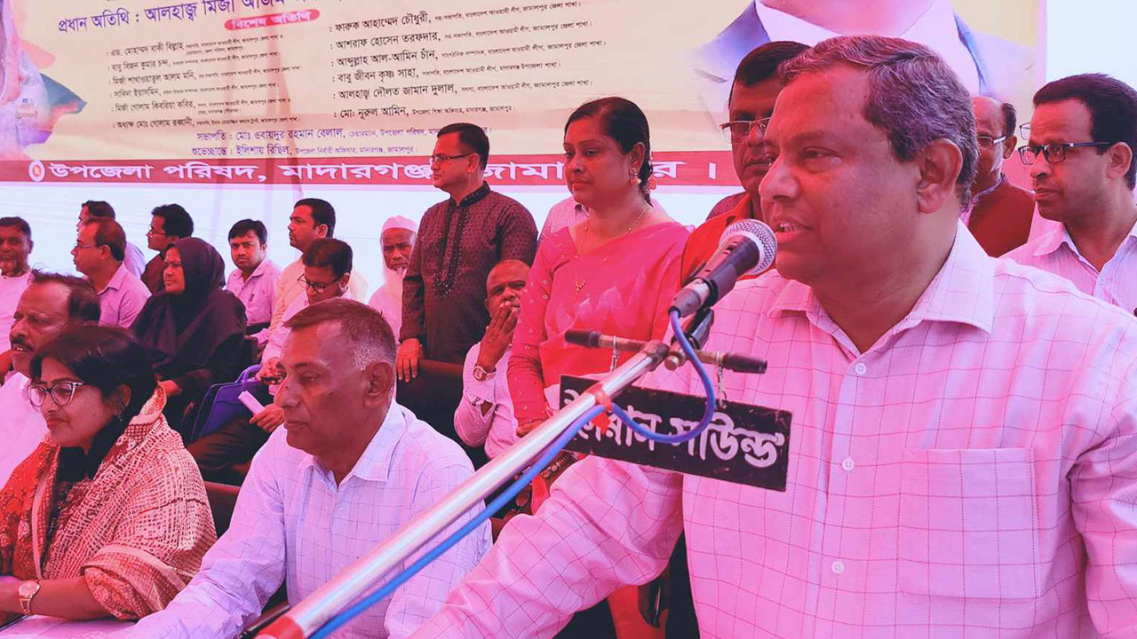 জামালপুরের মাদারগঞ্জে মতবিনিময় সভায় মির্জা আজম। ছবি : কালবেলা