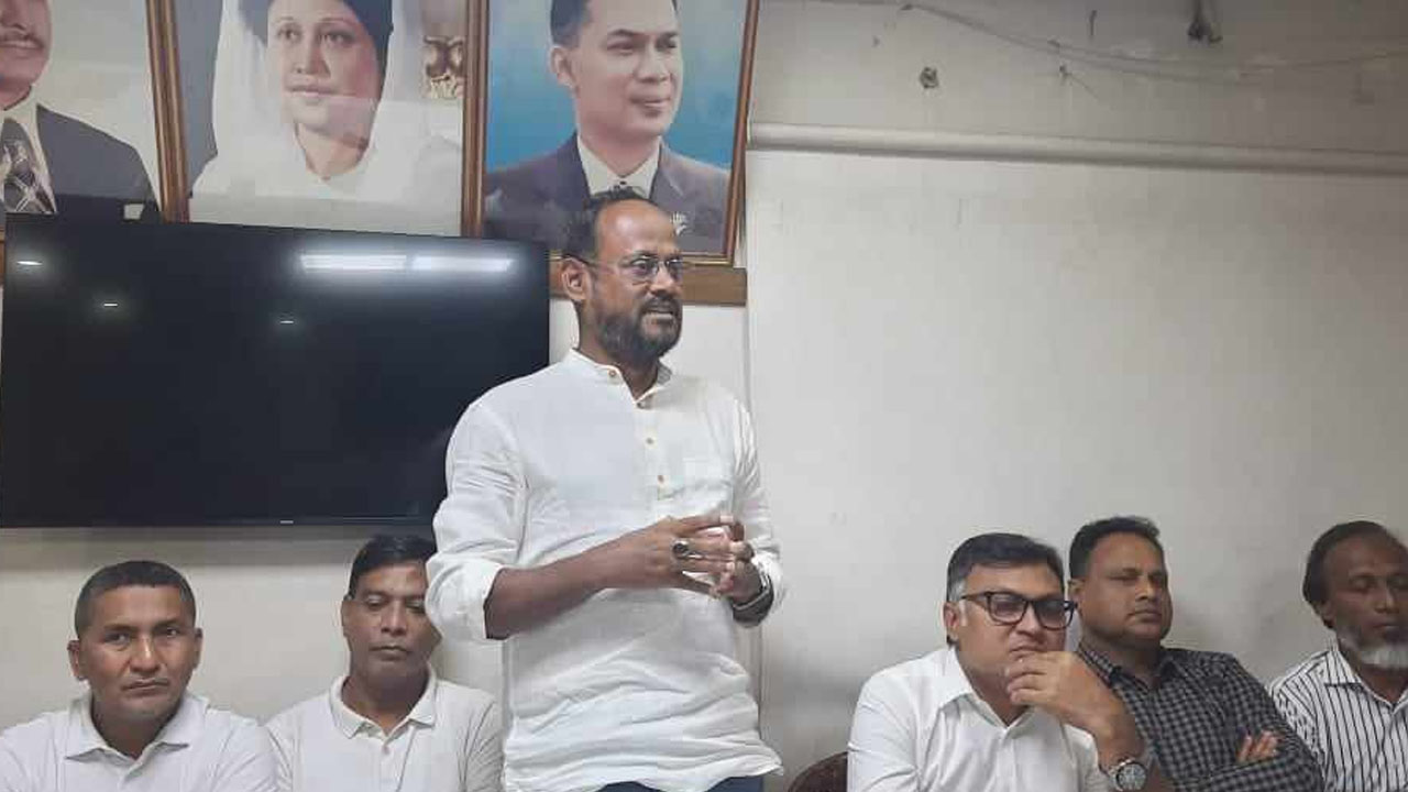 রাজধানীর নয়াপল্টনে বিএনপির কেন্দ্রীয় কার্যালয়ে প্রস্তুতি সভায় যুবদলের সভাপতি সুলতান সালাউদ্দিন টুকু।