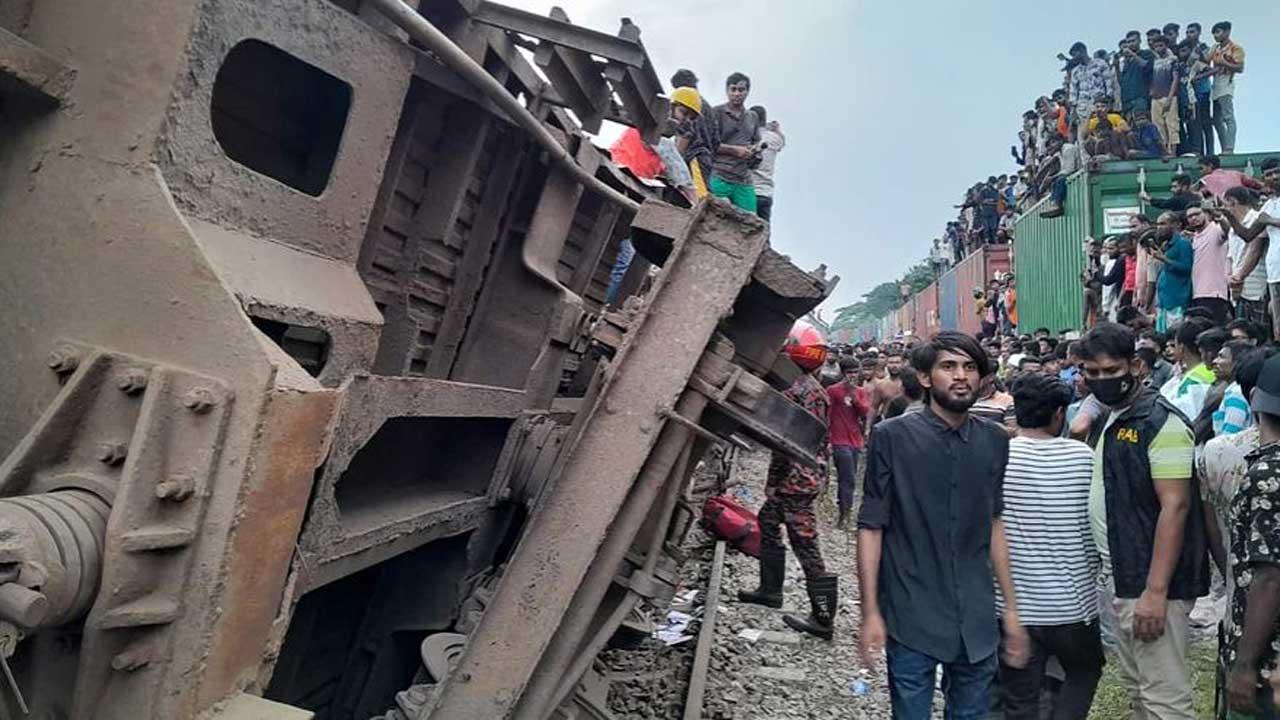 ভৈরবে ট্রেন দুর্ঘটনা। ছবি : সংগৃহীত
