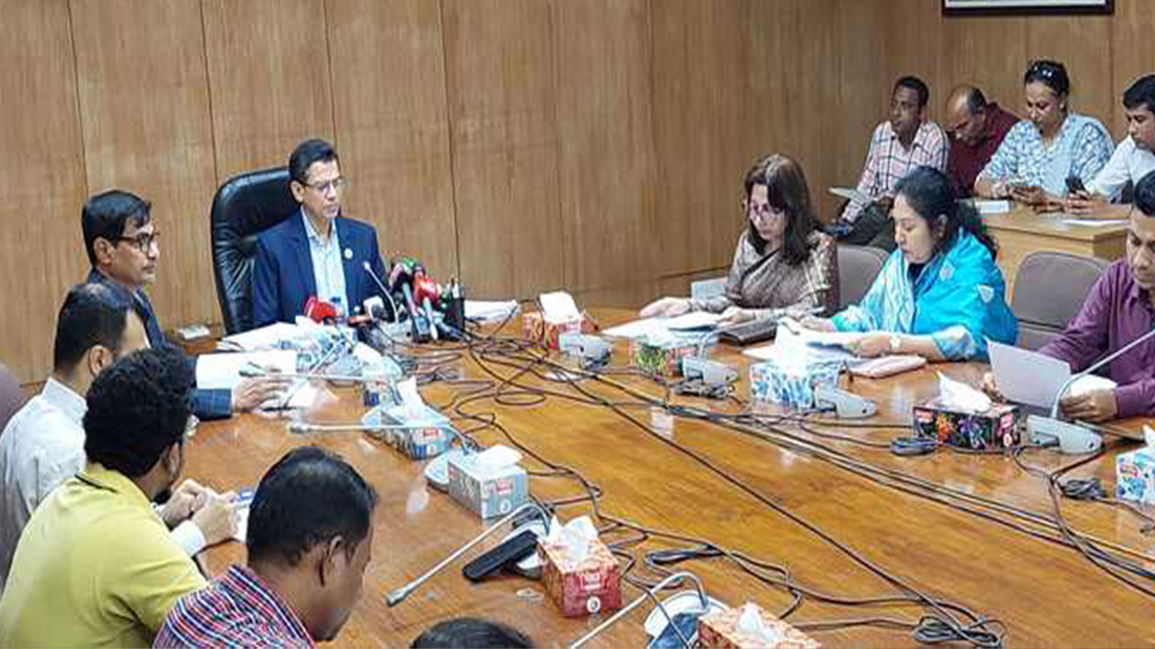 ২৮ অক্টোবরের সমাবেশ ঘিরে আইনশৃঙ্খলা পরিস্থিতি স্বাভাবিক রাখতে প্রশাসনকে নির্দেশ দেওয়া হয়েছে বলে জানিয়েছেন মন্ত্রিপরিষদ সচিব। ছবি : সংগৃহীত