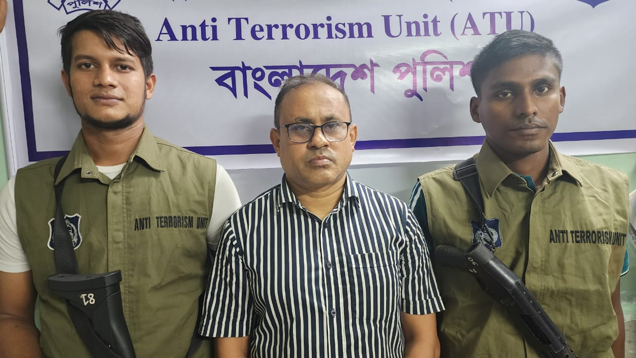 গ্রেপ্তার নিয়ামুল ইসলাম।