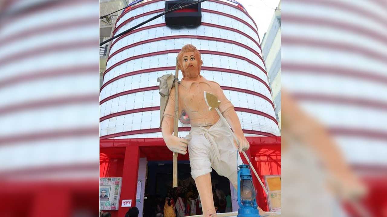 রাজশাহীতে ডাক ভবনের আদলে পূজামণ্ডপ। ছবি : কালবেলা