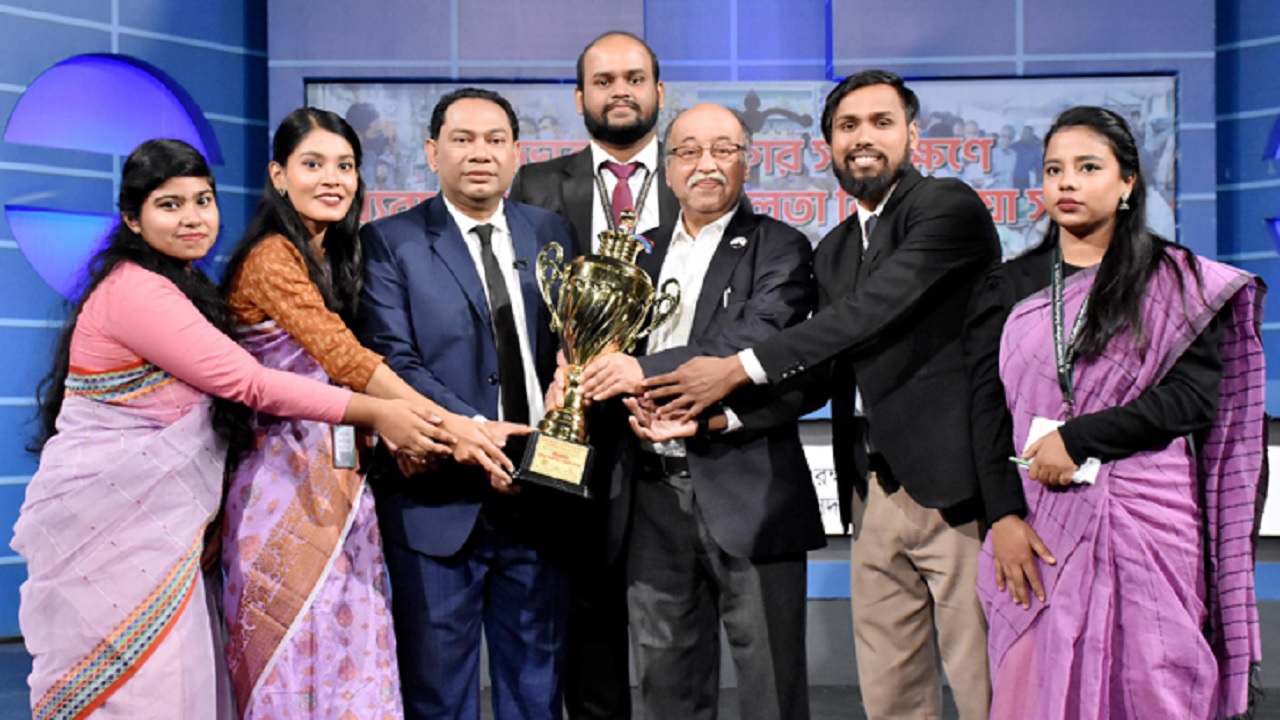 বাংলাদেশ চলচ্চিত্র উন্নয়ন করপোরেশনে ভোক্তা-অধিকার নিশ্চিতে ব্যবসায়ীদের দায়িত্বশীলতা নিয়ে এক ছায়া সংসদে কথা বলেন শিল্পমন্ত্রী। ছবি : সংগৃহীত