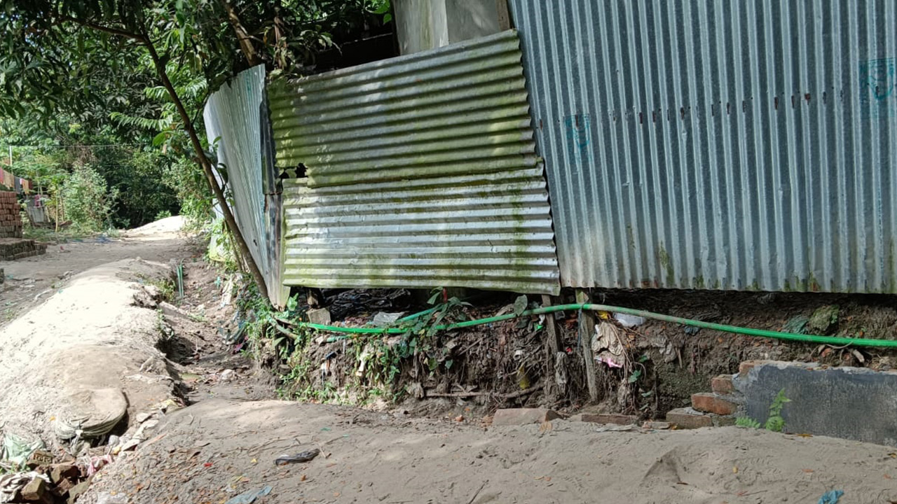 ব্রাহ্মণবাড়িয়ার বাঞ্ছারামপুরে কাজ না করে প্রকল্পের টাকা পকেটে নিলেন ইউপি চেয়ারম্যান। ছবি : কালবেলা