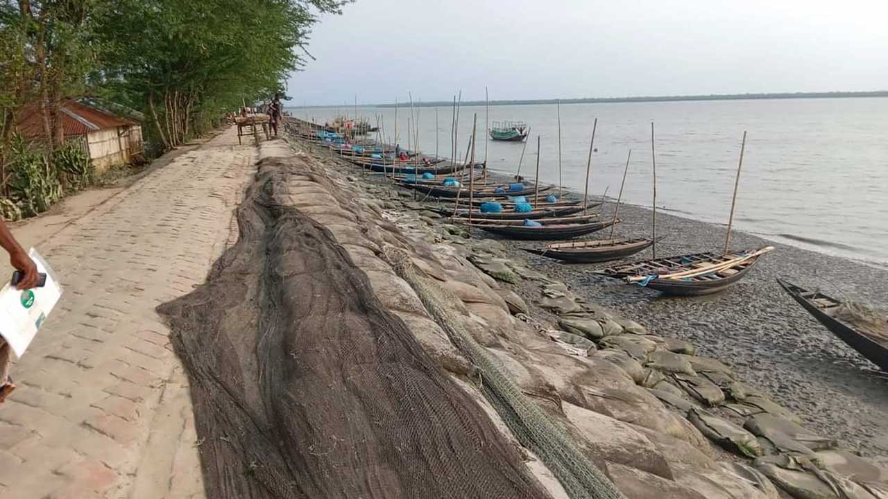 সাতক্ষীরায় বাড়তে পারে নদীর পানি। ছবি : কালবেলা