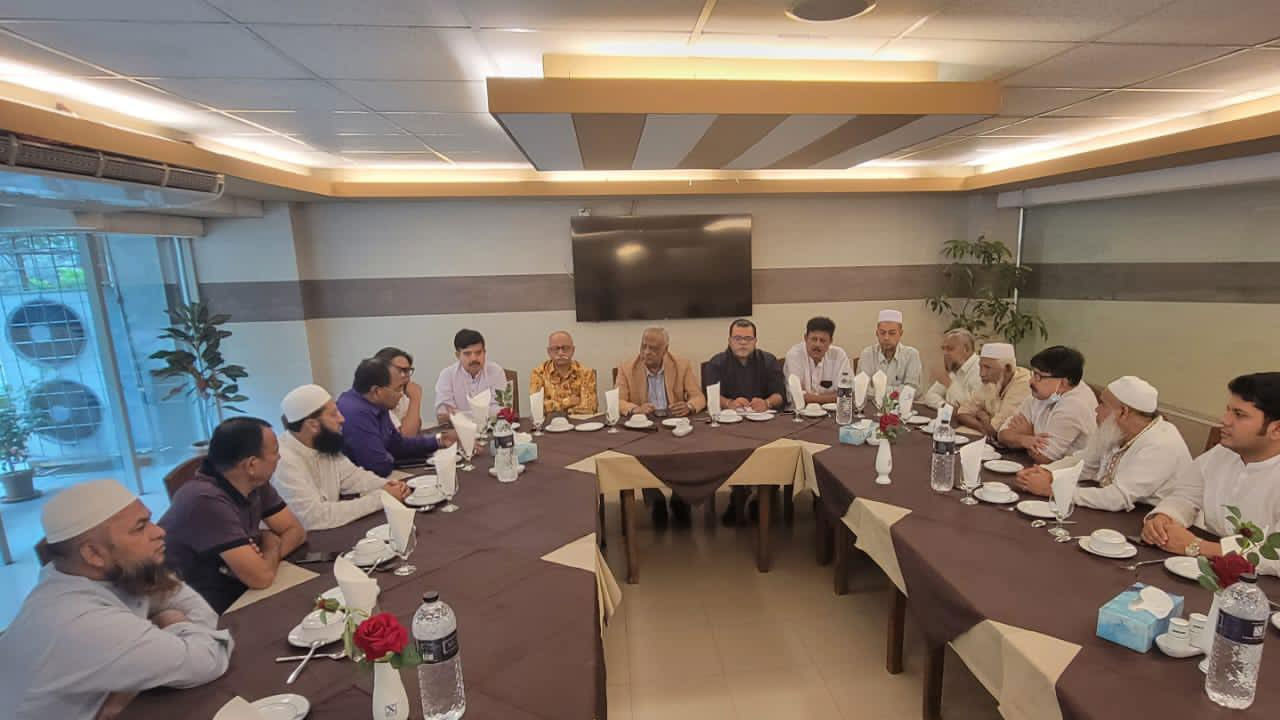 রাজধানীর একটি রেস্তোরাঁয় জোটের নেতারা। ছবি : কালবেলা