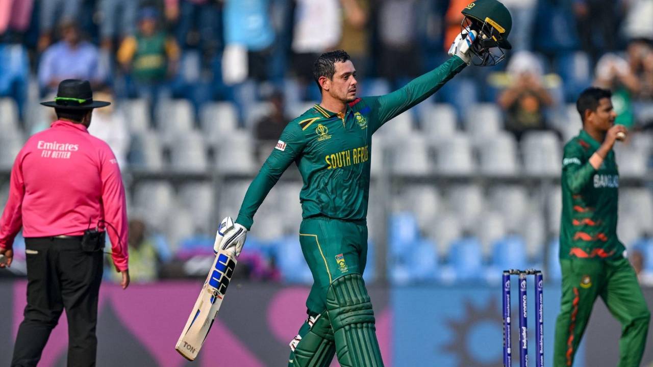 ডি ককের  ব্যাটে বড় সংগ্রহের পথে দক্ষিণ আফ্রিকা। ছবি : সংগৃহীত