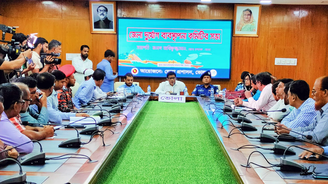 ভোলায় ঘূর্ণিঝড় ‘হামুন’ মোকাবেলায় জেলা প্রশাসনের ব্যাপক প্রস্ততি। ছবি : কালবেলা