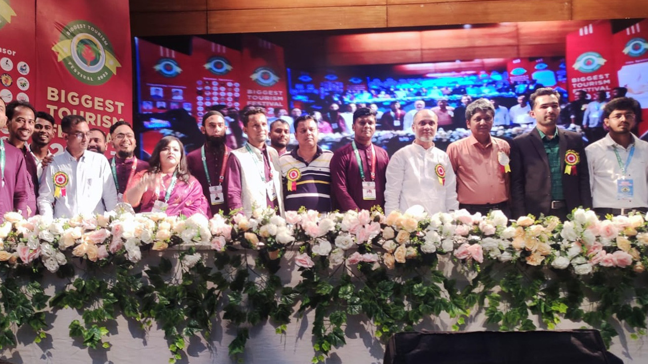 বিগেস্ট ট্যুরিজম ফেস্টিভ্যালের আয়োজন। ছবি : কালবেলা