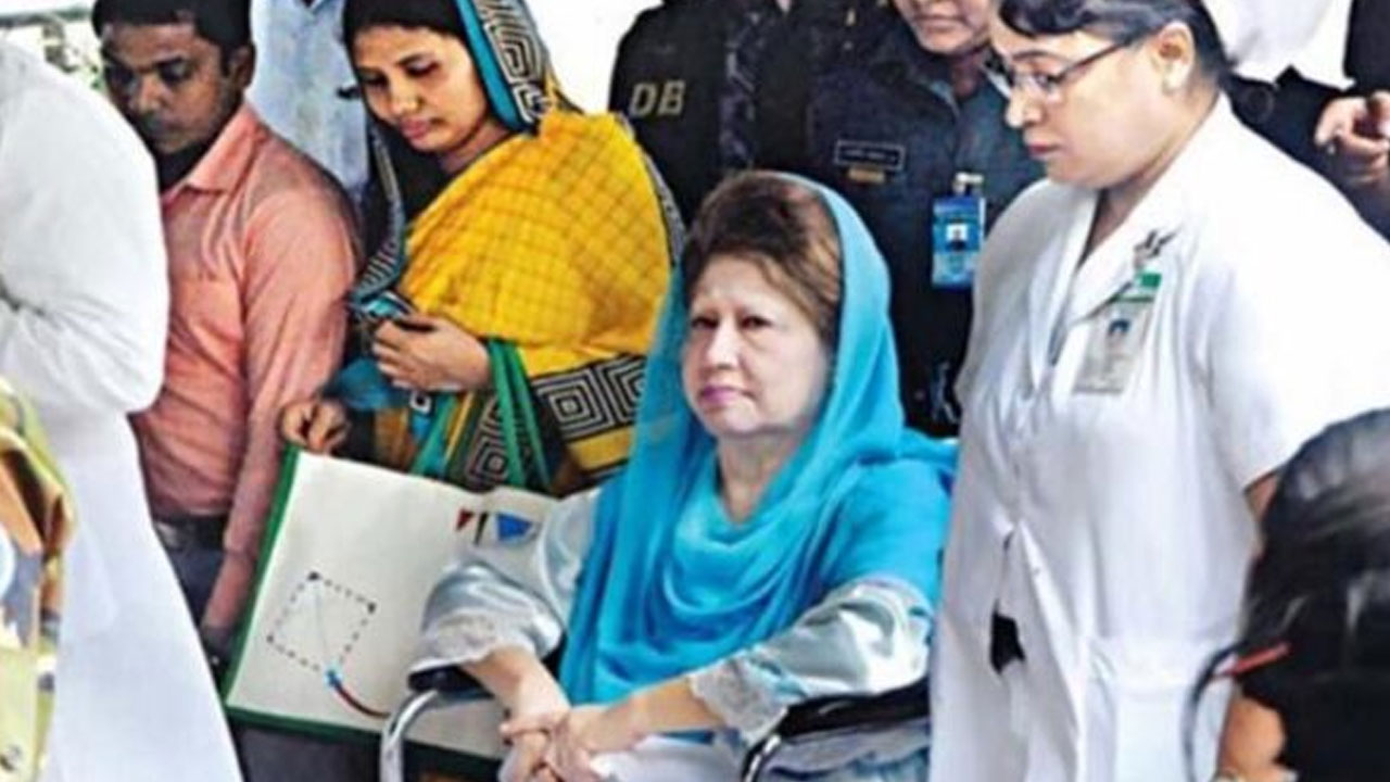 হাসপাতালে বিএনপি চেয়ারপারসন খালেদা জিয়া। ছবি : সংগৃহীত