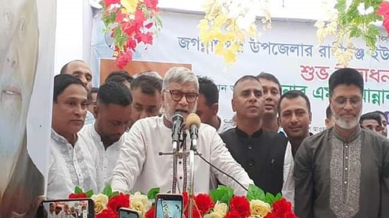 রৌয়াইল-হিলালপুর ফ্লাগশিপ উপপ্রকল্পের চুক্তিস্বাক্ষর অনুষ্ঠানে বক্তব্য দিচ্ছেন পরিকল্পনামন্ত্রী এম এ মান্নান। ছবি : কালবেলা