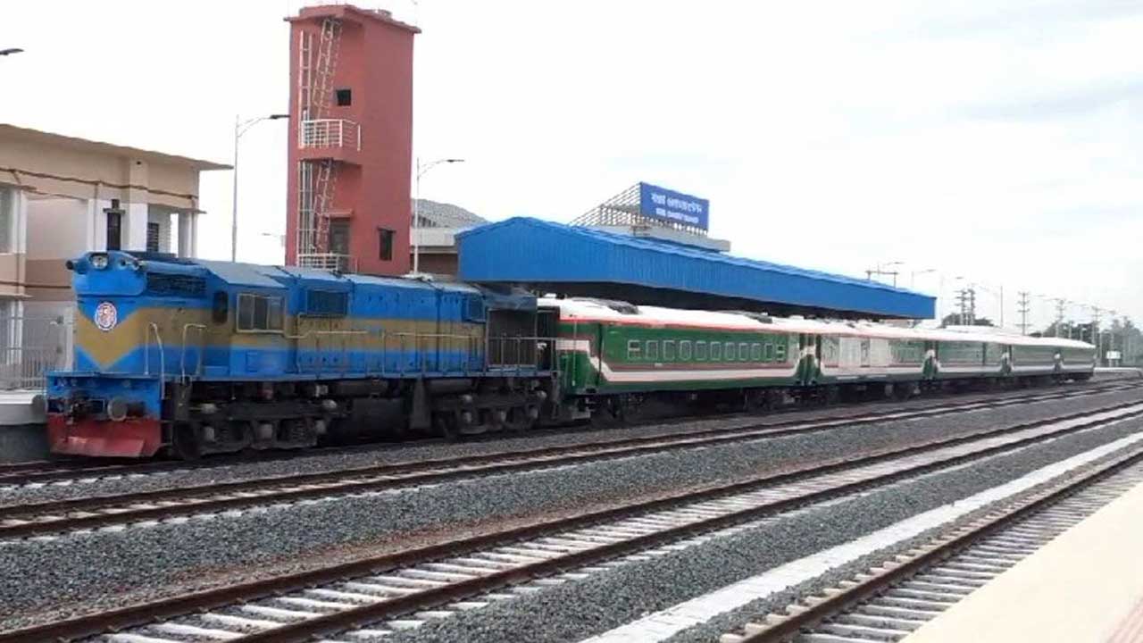 পদ্মা সেতুতে আবারও পরীক্ষামূলক ট্রেন চলাচল। ছবি : সংগৃহীত
