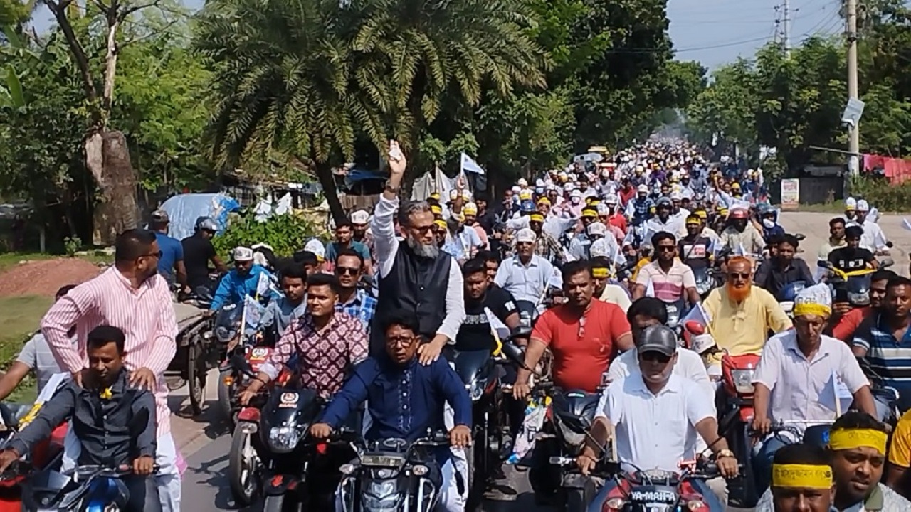সাতক্ষীরায় মনোনয়নপ্রত্যাশীর মোটরসাইকেল শোডাউন। ছবি : কালবেলা
