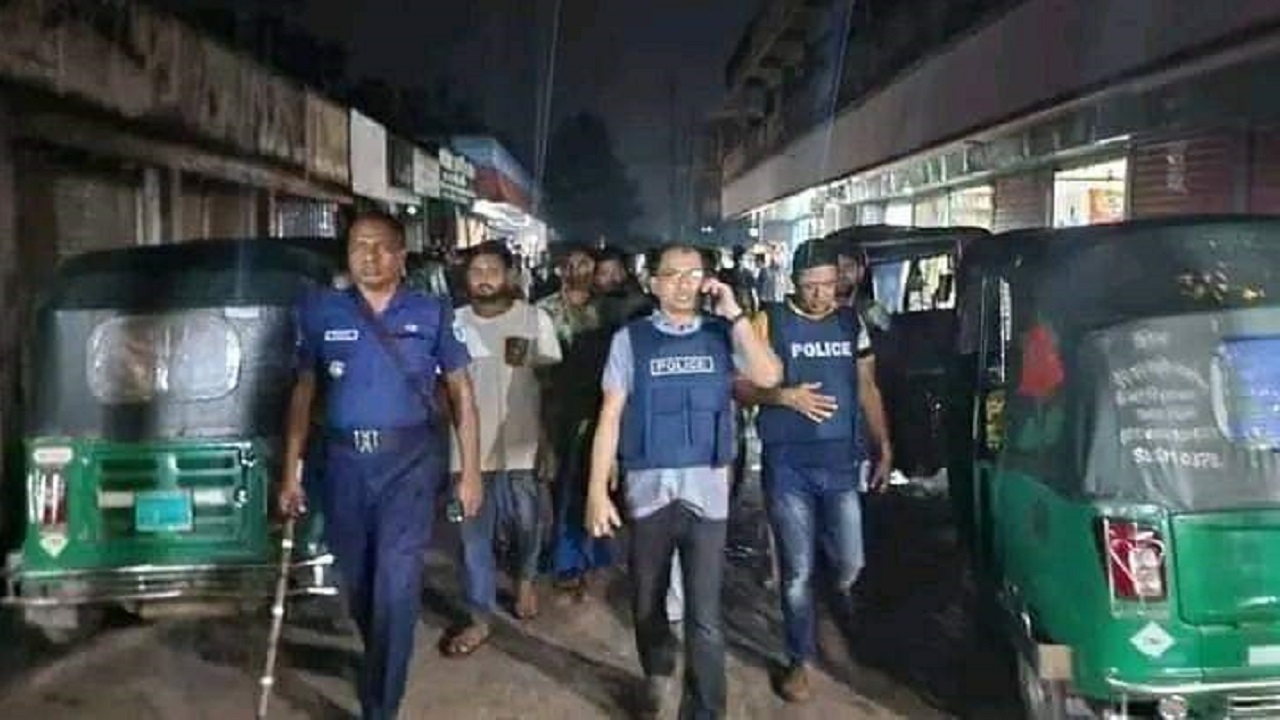 কমলগঞ্জে বিএনপির নেতাকর্মীদের গোপন বৈঠকের খবর পেয়ে অভিযান চালায় পুলিশ। ছবি : কালবেলা